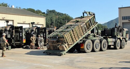 Звуки вибухів російських боєприпасів у Донецьку. Що це означає для логістики росіян?