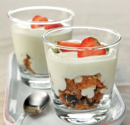 Бабусині страви: "Мюслі з цільнозерновими хлібцями та фруктами"